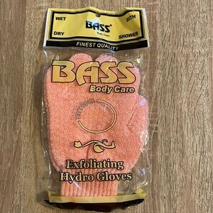 NWT Bass Body Care Exfoliating Gloves